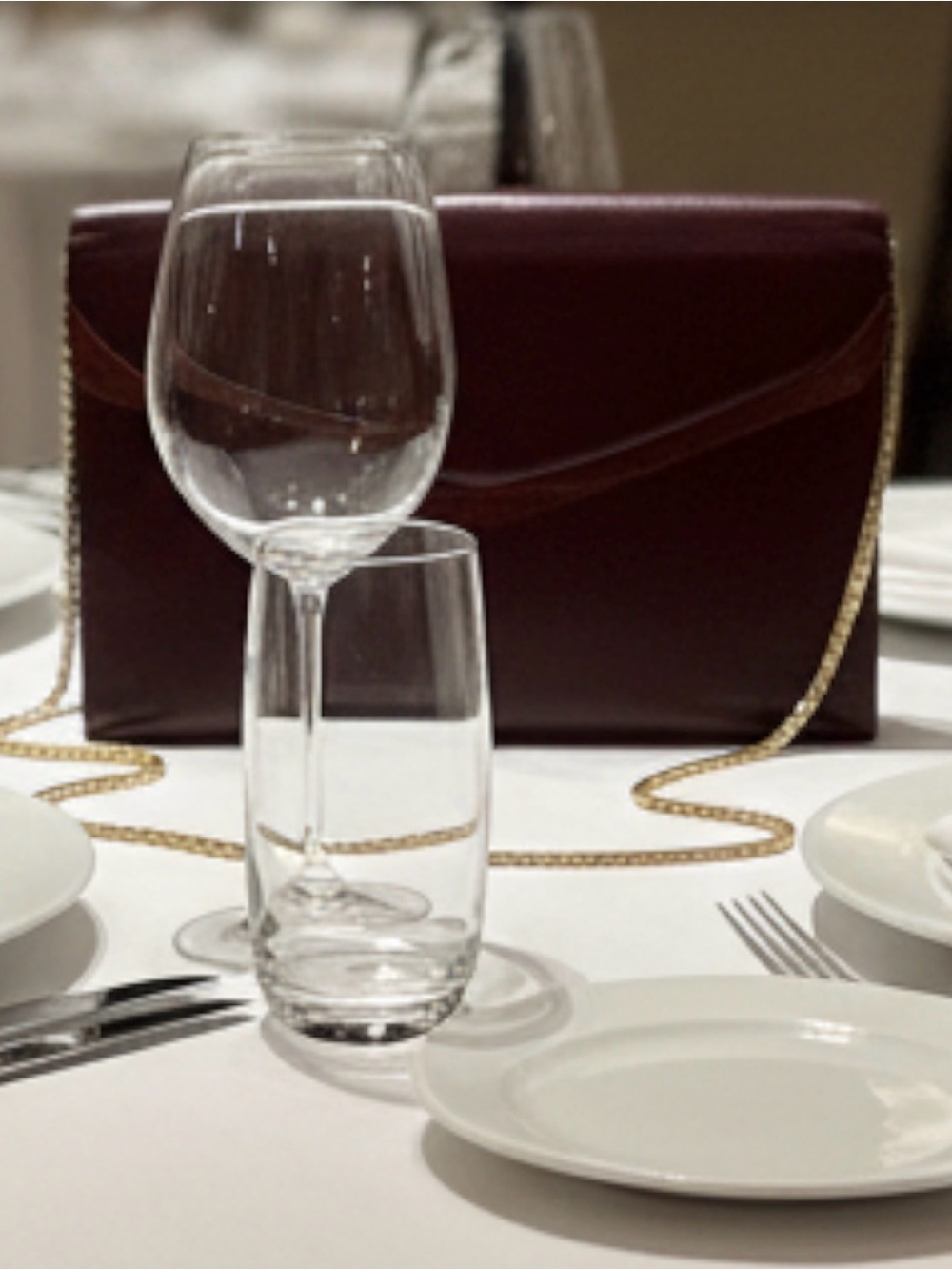 Oscar de la Renta Vintage Burgundy Leather Envelope Clutch with Gold Chain - Picture 3 of 14